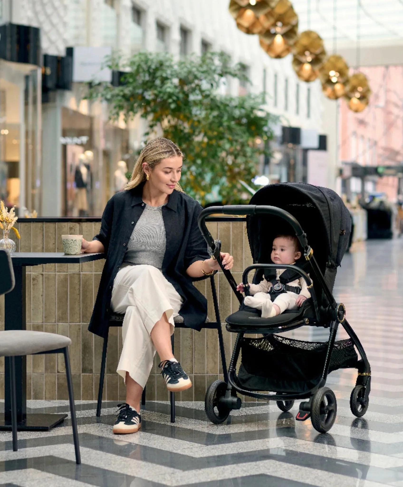 Mamas & Papas Strada Pram - Black Diamond.(Black Friday OFFER)